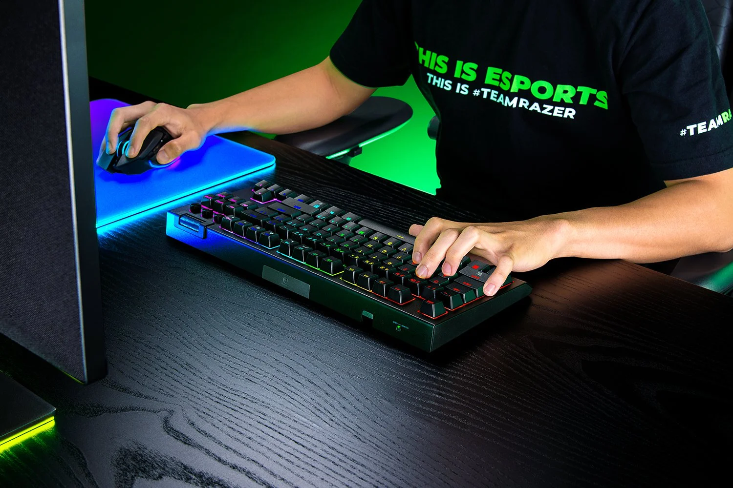 Razer 黑寡婦蜘BlackWidow V4 TKL HyperSpeed 三模熱插拔幻彩版鍵盤橘